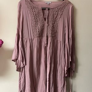 Short Bell-sleeved dress
